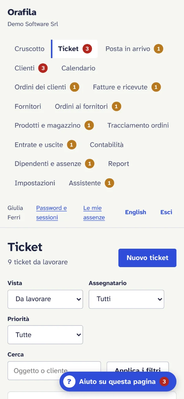 Elenco dei ticket sul telefono, con priorità, stato, assegnatario e tempo di risoluzione superato.